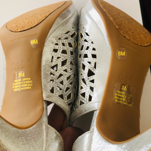 Shoes - Picture 5 of 7